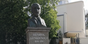 Popiersie Henryka Sienkiewicza na Kamiennej Górze w Gdyni.