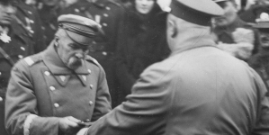Uroczytsość przekazania marszałkowi Józefowi Piłsudskiemu 1 mln zł na walkę ze szpiegostwem w Warszawie 11.11.1929 r.