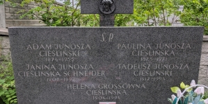 Grób Heleny Grossówny na cmentarzu parafialnym w Zerzeniu (Warszawa).