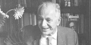 Pisarz Teodor Parnicki w gabinecie w 1973 r.