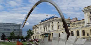 <%# $this->DataItem->marArticleFrom->title %