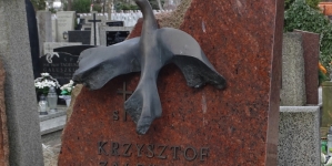 <%# $this->DataItem->marArticleFrom->title %