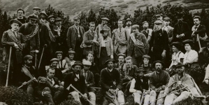 Sekcja Turystyczna Polskiego Towarzystwa Tatrzańskiego na Hali Gąsiennicowej w 1910 roku.