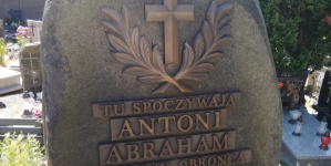 Grób Antoniego Abrahama na cmentarzu przy kościele p.w. Św. Michała Archanioła w Gdyni-Oksywiu.