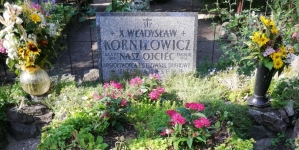Grób (obecnie pusty) księdza Władysława Korniłowicza na cmentarzu Zakładu dla Niewidomych w Laskach pod Warszawą.