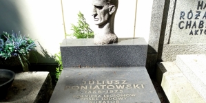 Grób Juliusza Poniatowskiego w Alei Zasłużonych cmentarza Powązkowskiego w Warszawie.
