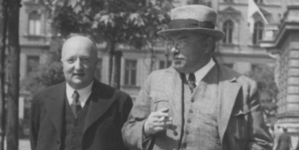 Artysta malarz Jerzy Rupniewski (z lewej) w towarzystwie wojewody pomorskiego Stefana Kirtiklisa w maju 1936 r.