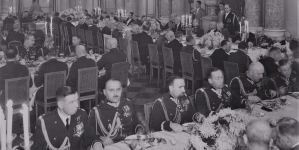 Uroczysta kolacja na Zamku Królewskim wydana przez prezydenta RP Ignacego Mościckiego na cześć marszałka Polski Edwarda Rydza-Śmigłego z okazji wręczenia mu buławy marszałkowskiej 10.11.1936 r.