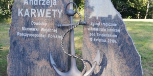 Epitafium admirała Andrzeja Karwety na Cmentarzu Marynarki Wojennej w Gdyni-Oksywiu.
