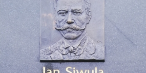 Portret posła Jana Siwuli - płaskorzeźba w Paszczynie.