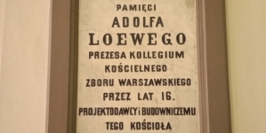 Tablica ku czci Adolfa Loewego w kościele ewangelicko-reformowanym na warszawskim Lesznie.