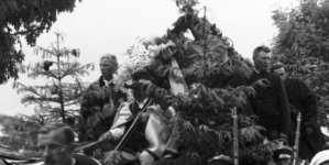 Uroczystość przeniesienia zwłok Jana Kasprowicza z cmentarza w Zakopanem do grobowca - mauzoleum na Harendzie w sierpniu 1933 roku.