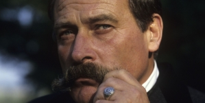 Janusz Zakrzeński w filmie "Nad Niemnem" z 1986 r.