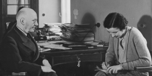 Artysta Stanisław Stanisławski w warszawskim oddziale IKC w 1936 roku.