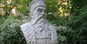 Popiersie Konstantego Ostrogskiego z jego pomnika w parku Jordana w Krakowie.