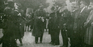 Uroczystość we Lwowie w 1923 roku wręczenia odznaczeń weteranom powstania styczniowego.