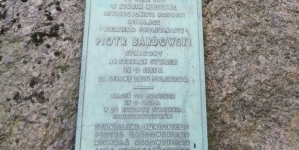 Tablica ku czci Piotra Bardowskiego w miejscu gdzie stał jego dom w Warszawie.
