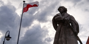 Pomnik Jana Kilińskiego w Trzemesznie.