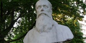 Popiersie Augustyna Kordeckiego z jego pomnika w parku Jordana w Krakowie.