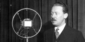 Prezes Henryk Gruber w studiu Polskiego Radia podczas odczytu dotyczącego oszczędzania, listopad 1931 r.