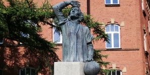 Pomnik Mikołaja Kopernika w Krośnie.