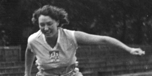 Halina Konopacka w biegu przez płotki w 1926 r.