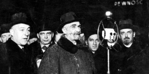 Manifestacja mieszkańców Warszawy w związku z uchwaleniem przez Sejm projektu nowej konstytucji 27.01.1934 r.
