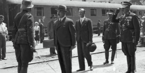 Powitanie nowo mianowanego wojewody stanisławowskiego Stefana Pasławskiego na dworcu kolejowym w Stanisławowie w 1936 roku.