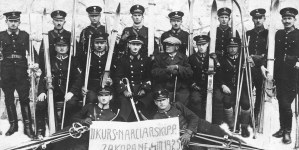Uczestnicy II kursu narciarskiego dla policjantów w Zakopanem w marcu 1925 roku.