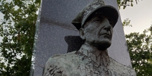 <%# $this->DataItem->marArticleFrom->title %