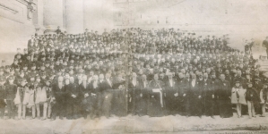 Uczestnicy polskiej pielgrzymki uczniów do Rzymu w roku 1905.