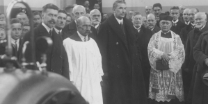 Poświęcenie hali maszyn w stacji filtrów w Warszawie.