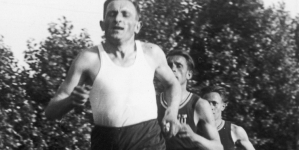 Bieg na 10 000 metrów podczas zawodów lekkoatletycznych w Chorzowie w lipcu 1937 r.