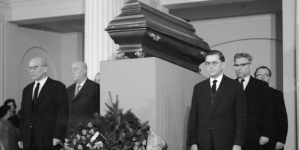 Uroczystości pogrzebowe Władysława Broniewskiego w Warszawie w lutym 1962 r.