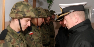 Spotkanie opłatkowe dowódcy Marynarki Wojennej wiceadmirała Andrzeja Karwety z marynarzami z Oddziału Zabezpieczenia Marynarki Wojennej pełniącymi służbę wartowniczą 24.12.2008 roku. .