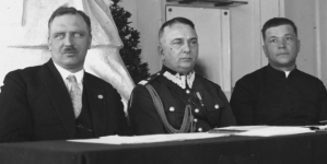 Prezydium zjazdu Związku Rewizyjnego Spółdzielni Wojskowych w sali kasyna oficerskiego w Warszawie, 11.04.1931 r.