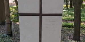 Symboliczny grób Wojciecha Najsarka na Westerplatte.