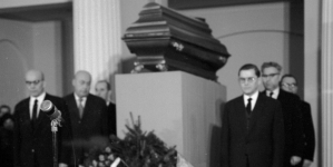 Uroczystości pogrzebowe Władysława Broniewskiego w Warszawie w lutym 1962 r.