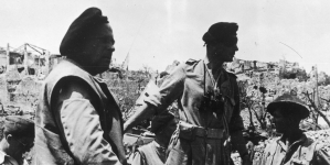 Wizytacja oddziałów 2 Korpusu Polskiego po bitwie o Piedimonte w maju 1944 r.