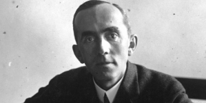 Roman Knoll - poseł nadzwyczajny i minister pełnomocny Polski we Włoszech w gabinecie przy pracy.