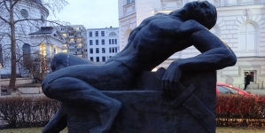 <%# $this->DataItem->marArticleFrom->title %