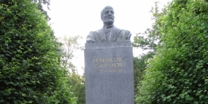 Pomnik Henryka Jordana w parku jego imienia w Krakowie.