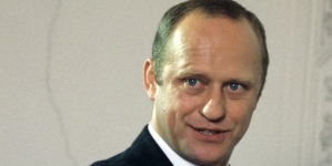 Edward Żentara w serialu "Nowe przygody Arsena Lupina" z 1993 r.