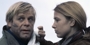 Scena z filmu Tadeusza Kijańskiego "Przepłyniesz rzekę" z 1976 r.