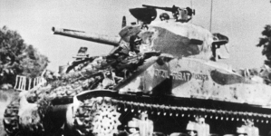 Forsowanie rzeki Metauro przez żołnierzy 2 Korpusu Polskiego podczas walk na Linii Gotów w sierpniu 1944 roku. Czołg M4 Sherman "Quizil Ribat" gen. Bronisława Rakowskiego pod San Costanzo.