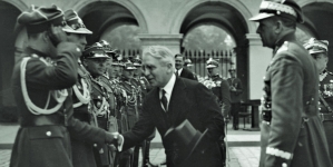 Złożenie wieńca na Grobie Nieznanego Żołnierza w Warszawie przez ambasadora Stanów Zjednoczonych w Polsce Johna Willysa 24.05.1930 r.