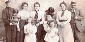 Portret zbiorowy - dzieci i wnukow Stanisława Kossakowskiego.