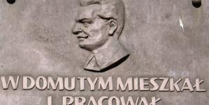 Tablica pamiątkowa dotycząca Jana Szczepanika w Tarnowie.