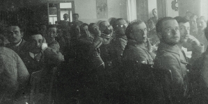 Legioniści podczas obiadu w Zakopanem w listopadzie 1914 r.