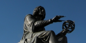 Pomnik Mikołaja Kopernika w Warszawie.